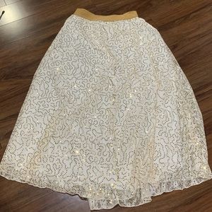 White lace, gold sequins... fit for a Queen!